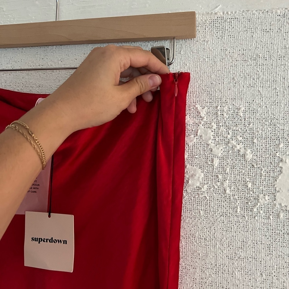 Superdown Red ‘Calla’ Satin Skirt - Picture 4 of 10
